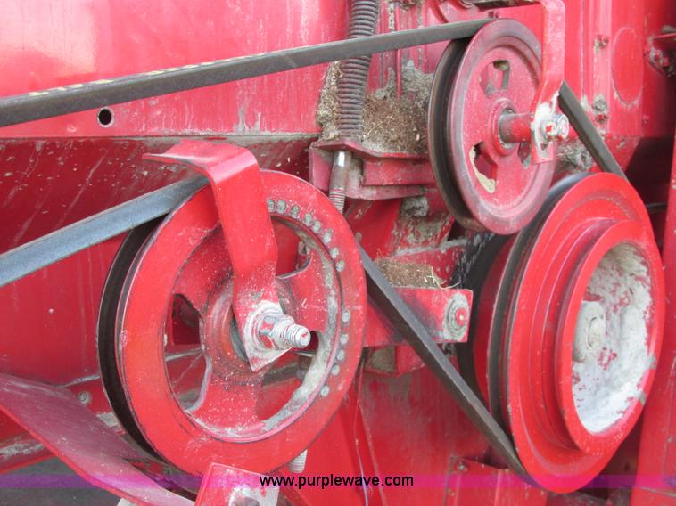 image for item A8666 1985 Massey-Ferguson 860 combine