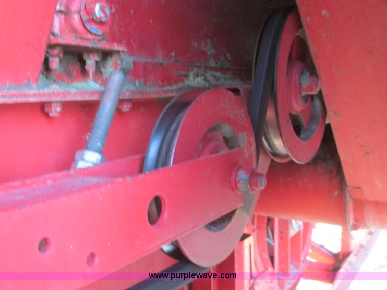 image for item A8666 1985 Massey-Ferguson 860 combine