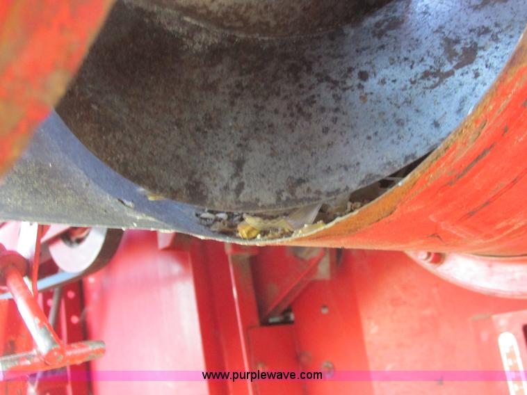 image for item A8666 1985 Massey-Ferguson 860 combine