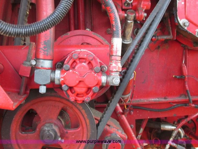 image for item A8666 1985 Massey-Ferguson 860 combine