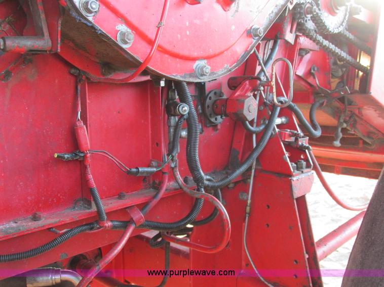 image for item A8666 1985 Massey-Ferguson 860 combine