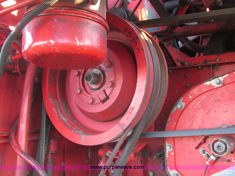 image for item A8666 1985 Massey-Ferguson 860 combine