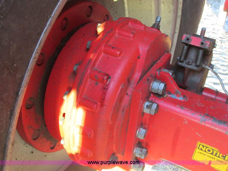 image for item A8666 1985 Massey-Ferguson 860 combine