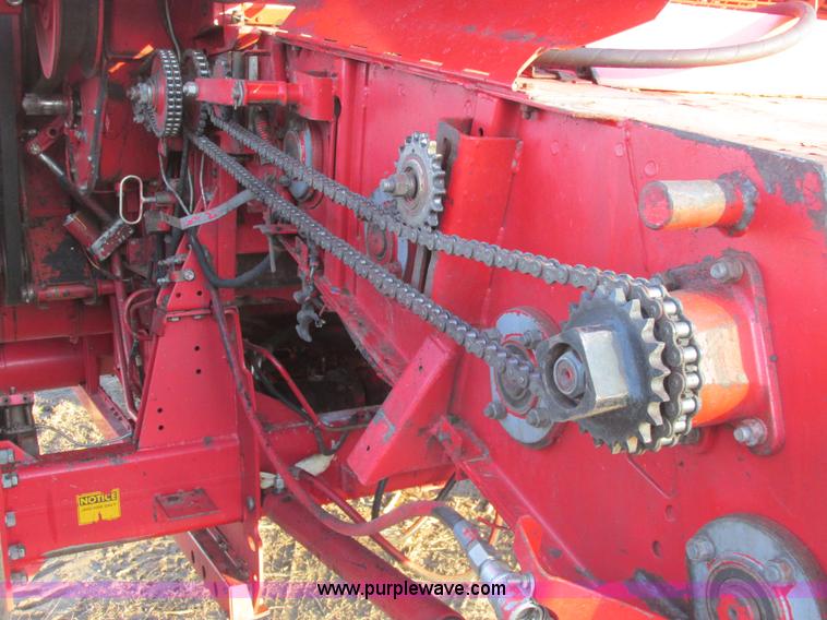 image for item A8666 1985 Massey-Ferguson 860 combine
