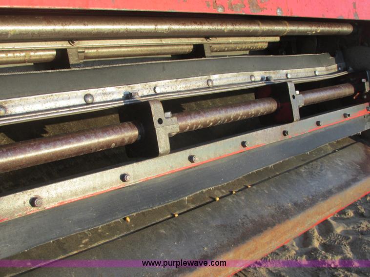 image for item A8666 1985 Massey-Ferguson 860 combine