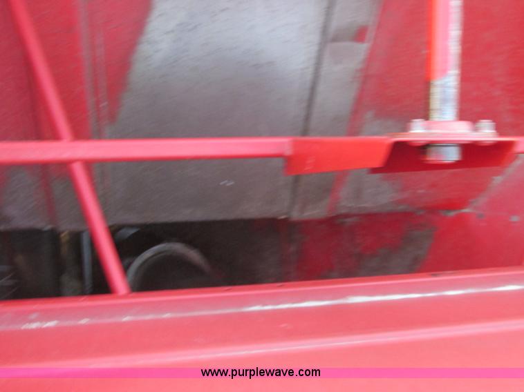 image for item A8666 1985 Massey-Ferguson 860 combine