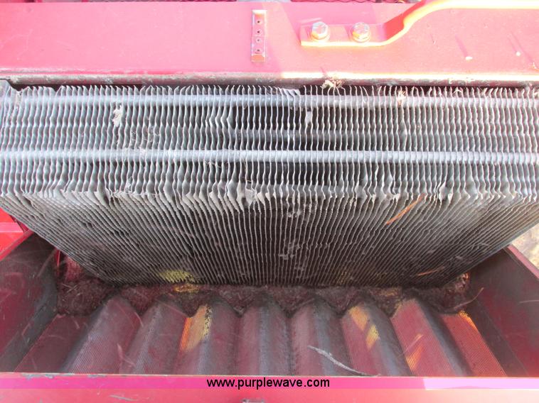 image for item A8666 1985 Massey-Ferguson 860 combine