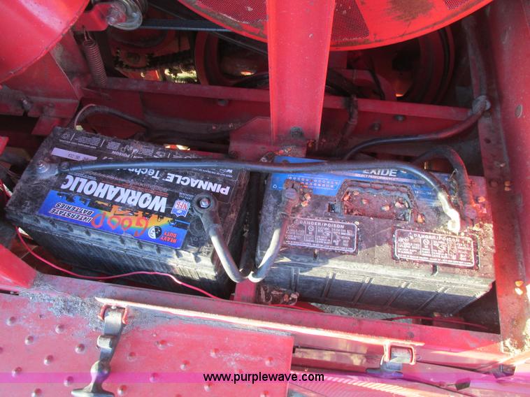 image for item A8666 1985 Massey-Ferguson 860 combine