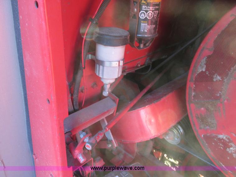 image for item A8666 1985 Massey-Ferguson 860 combine
