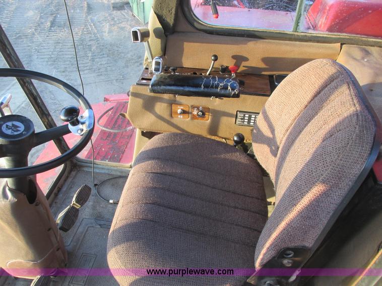 image for item A8666 1985 Massey-Ferguson 860 combine