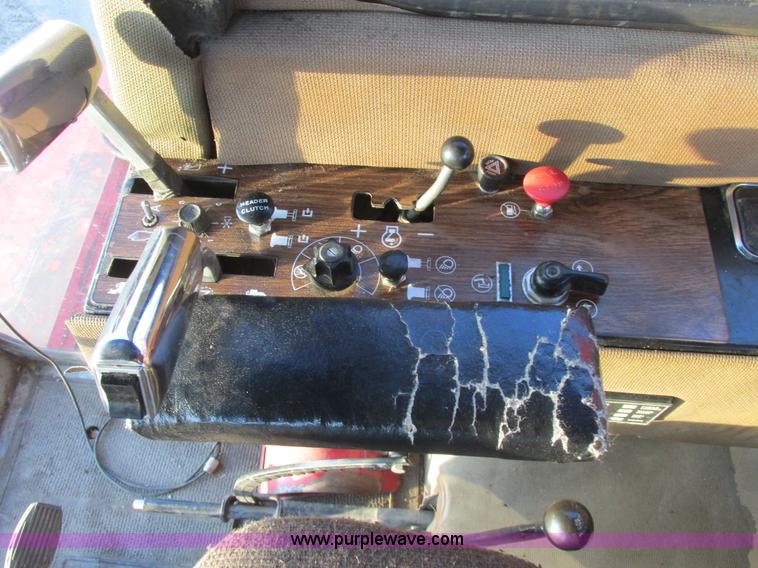 image for item A8666 1985 Massey-Ferguson 860 combine