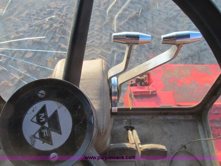 image for item A8666 1985 Massey-Ferguson 860 combine