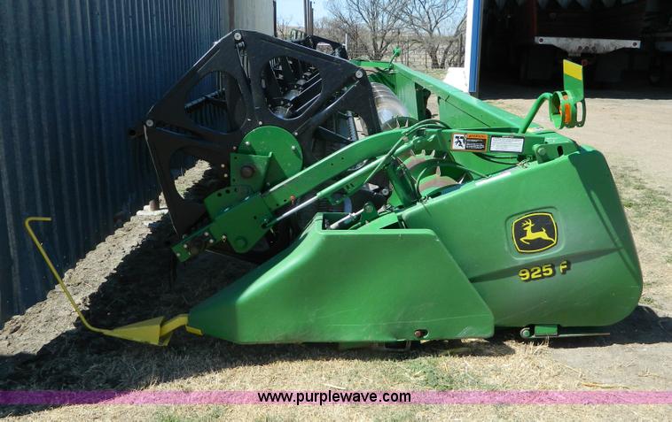 image for item AQ9483 2002 John Deere 925F flex platform head