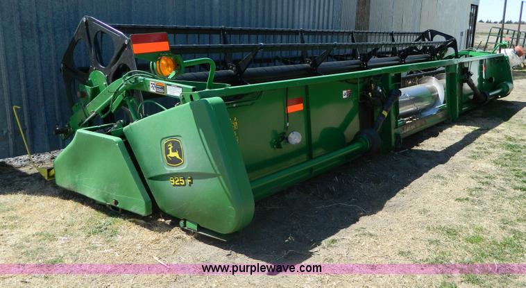 image for item AQ9483 2002 John Deere 925F flex platform head
