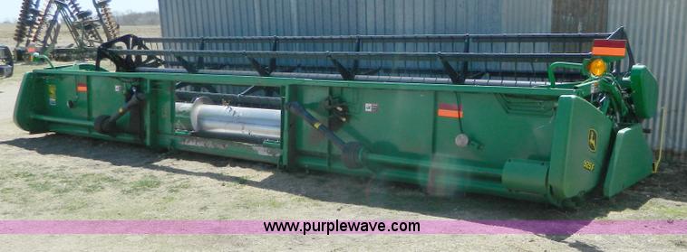 image for item AQ9483 2002 John Deere 925F flex platform head