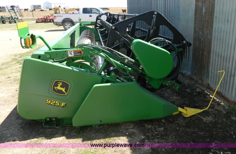 image for item AQ9483 2002 John Deere 925F flex platform head