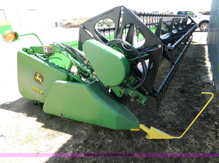 image for item AQ9483 2002 John Deere 925F flex platform head