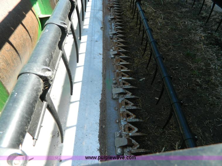 image for item AQ9483 2002 John Deere 925F flex platform head