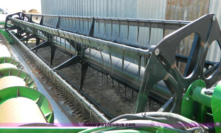 image for item AQ9483 2002 John Deere 925F flex platform head