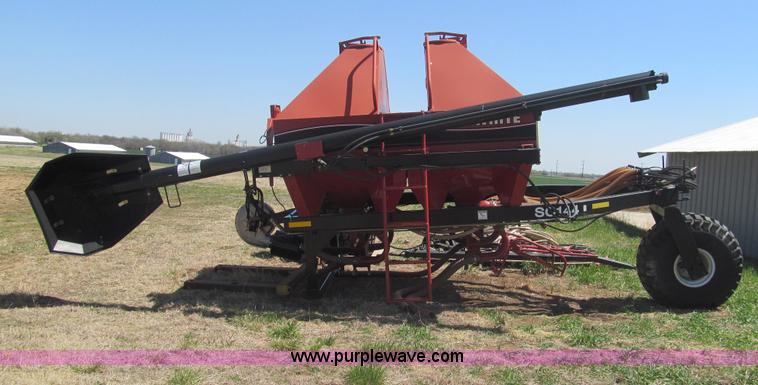 image for item AQ9844 AGCO White SC144 seed cart