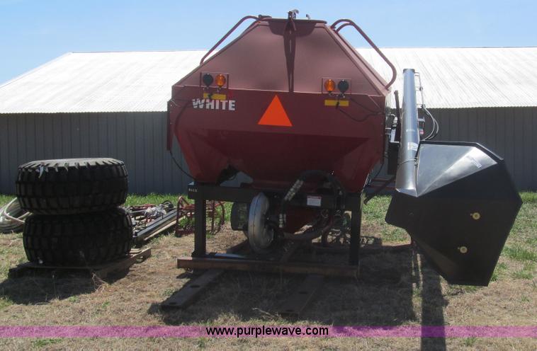 image for item AQ9844 AGCO White SC144 seed cart