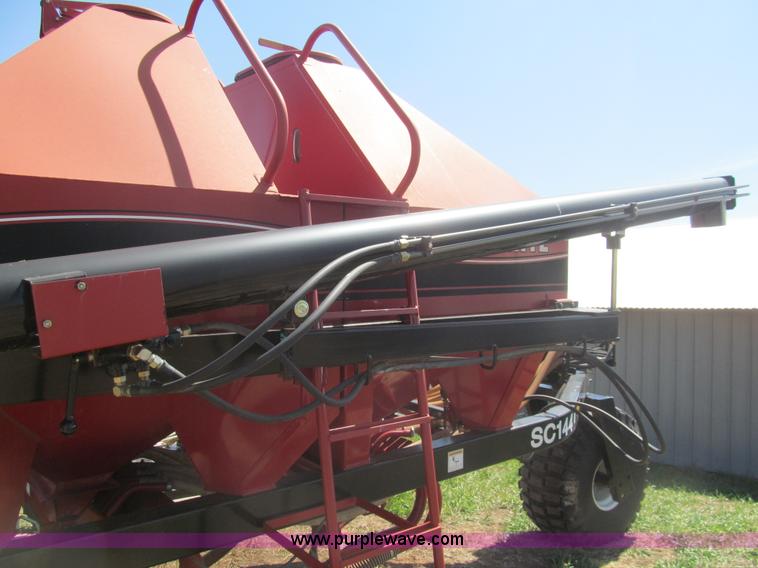 image for item AQ9844 AGCO White SC144 seed cart