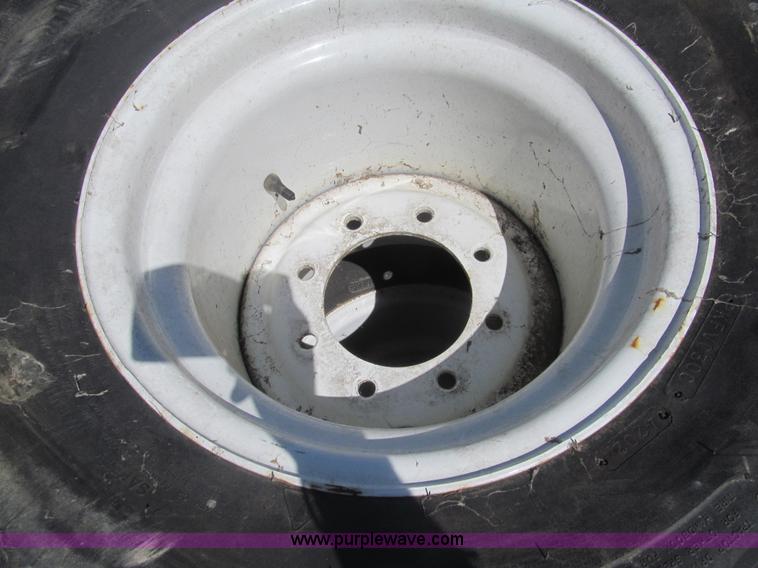 image for item AQ9844 AGCO White SC144 seed cart