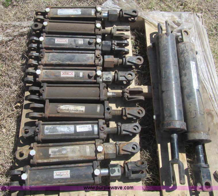 image for item AQ9856 (12) hydraulic cylinders