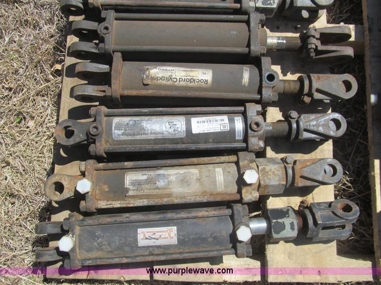 image for item AQ9856 (12) hydraulic cylinders