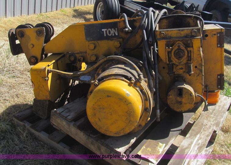 image for item AQ9860 Louden five ton hoist