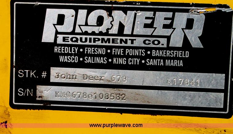 image for item C3814 2007 John Deere 678 rotary forage head