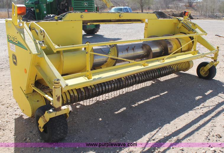image for item C3815 2006 John Deere 640B hay pickup head