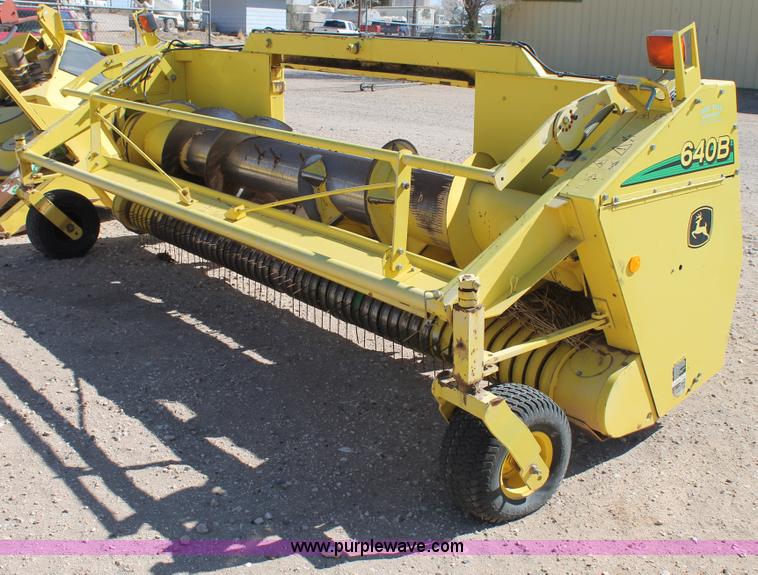 image for item C3815 2006 John Deere 640B hay pickup head