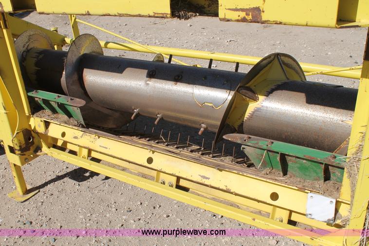 image for item C3815 2006 John Deere 640B hay pickup head