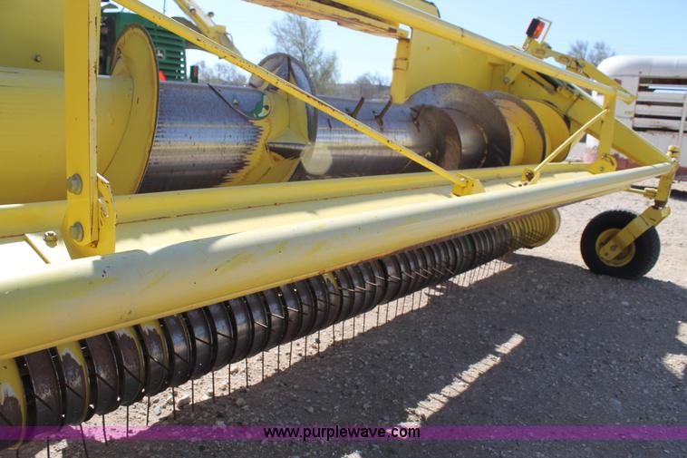 image for item C3815 2006 John Deere 640B hay pickup head