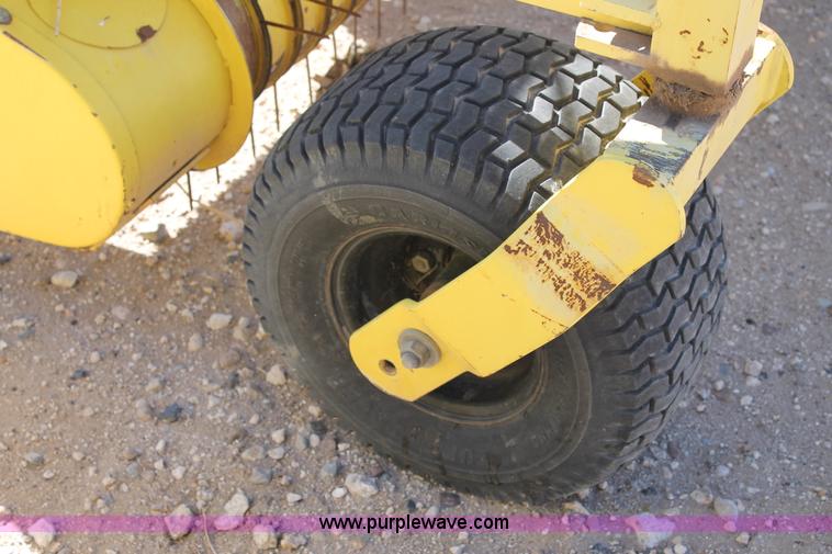 image for item C3815 2006 John Deere 640B hay pickup head