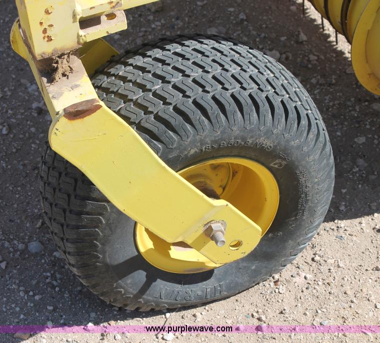 image for item C3815 2006 John Deere 640B hay pickup head