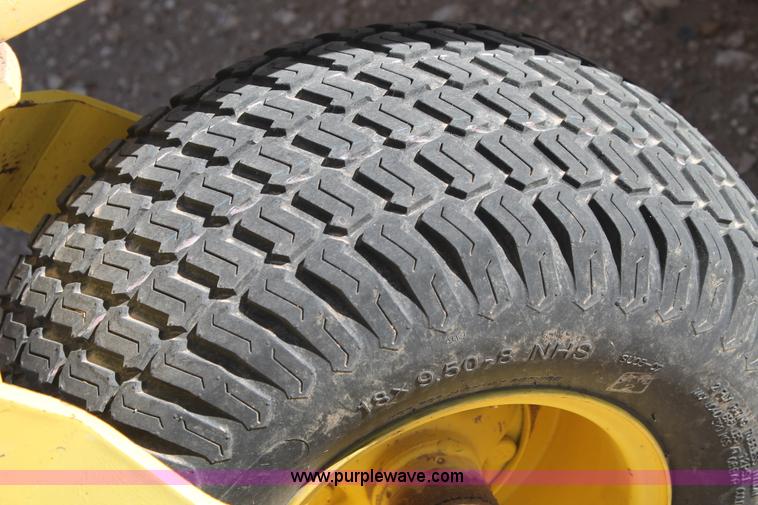 image for item C3815 2006 John Deere 640B hay pickup head