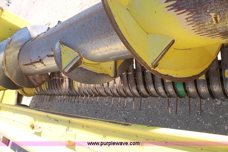 image for item C3815 2006 John Deere 640B hay pickup head