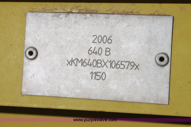 image for item C3815 2006 John Deere 640B hay pickup head