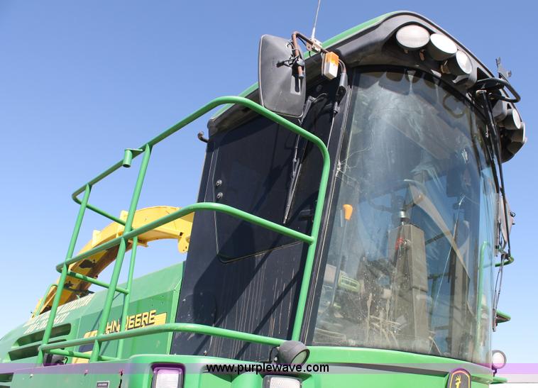 image for item C3816 2007 John Deere 7800 forage harvester