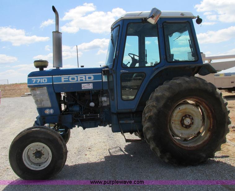 image for item D3957 1982 Ford 7710 tractor