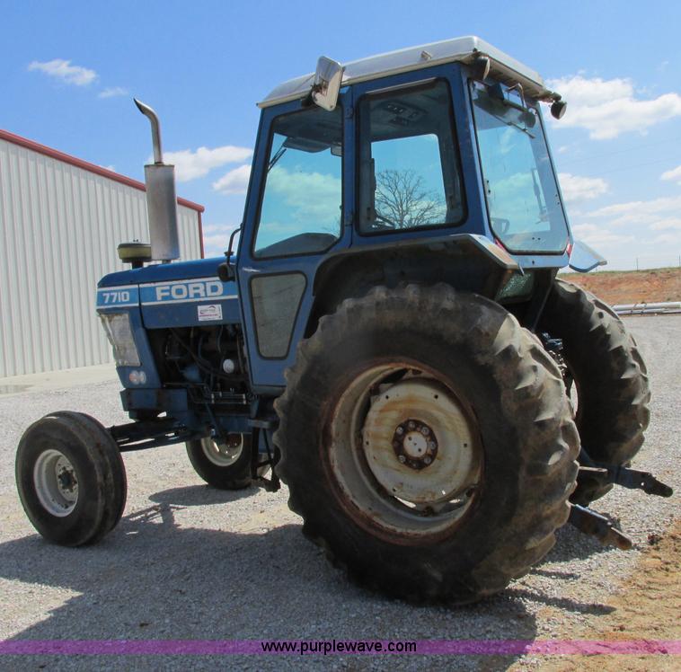 image for item D3957 1982 Ford 7710 tractor