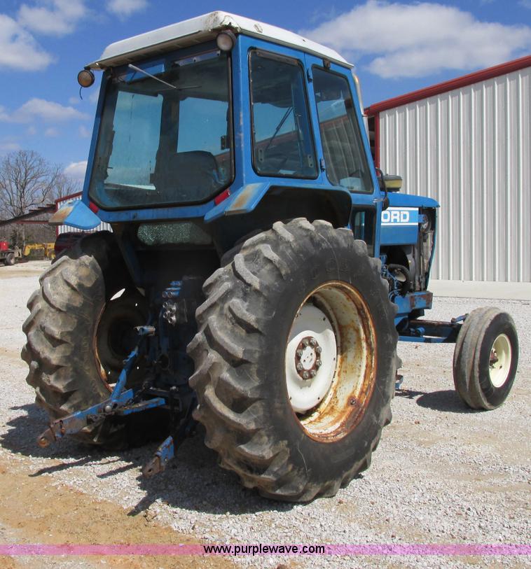 image for item D3957 1982 Ford 7710 tractor
