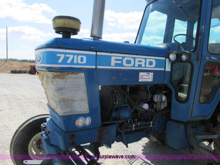 image for item D3957 1982 Ford 7710 tractor