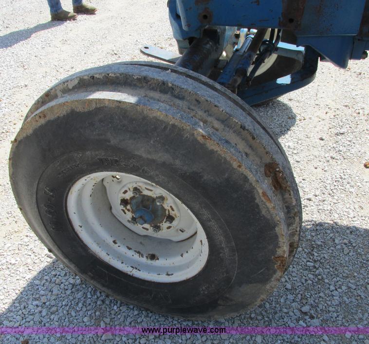 image for item D3957 1982 Ford 7710 tractor