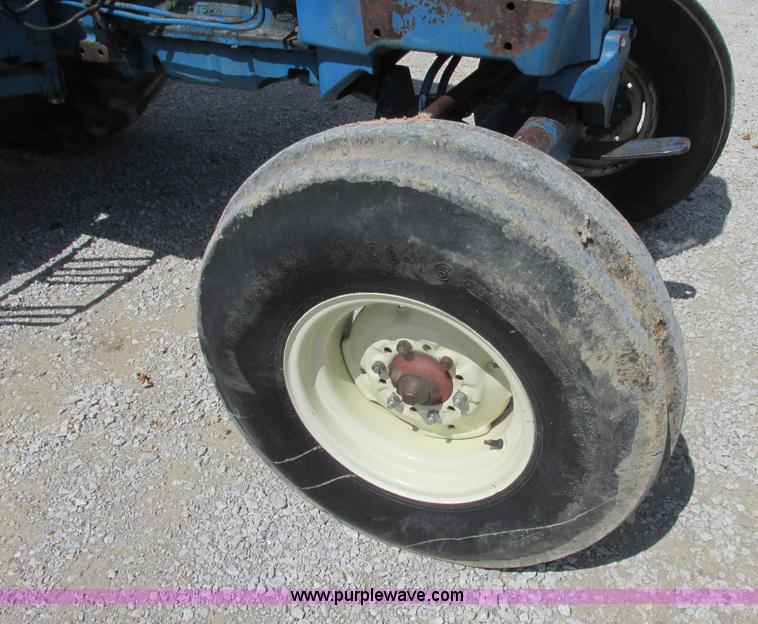 image for item D3957 1982 Ford 7710 tractor