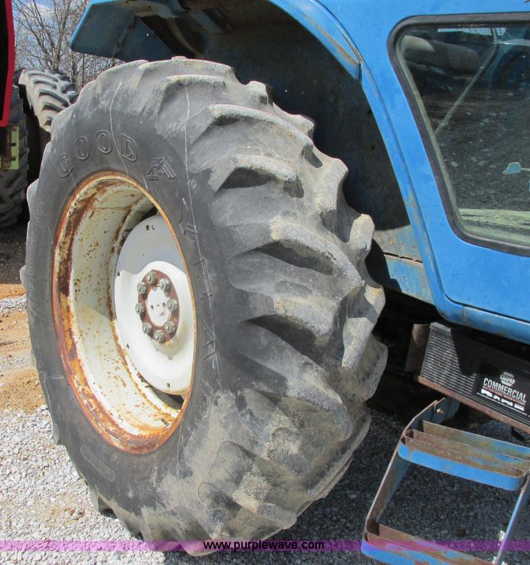 image for item D3957 1982 Ford 7710 tractor