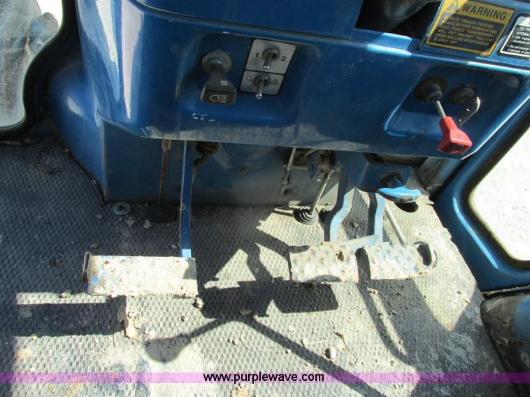 image for item D3957 1982 Ford 7710 tractor