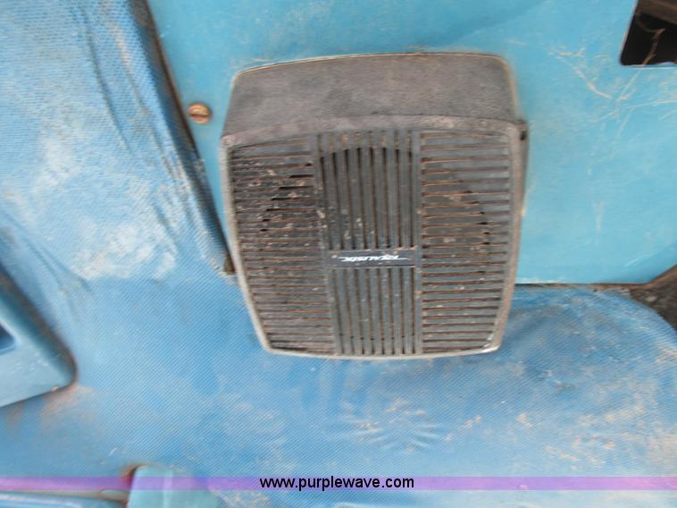 image for item D3957 1982 Ford 7710 tractor